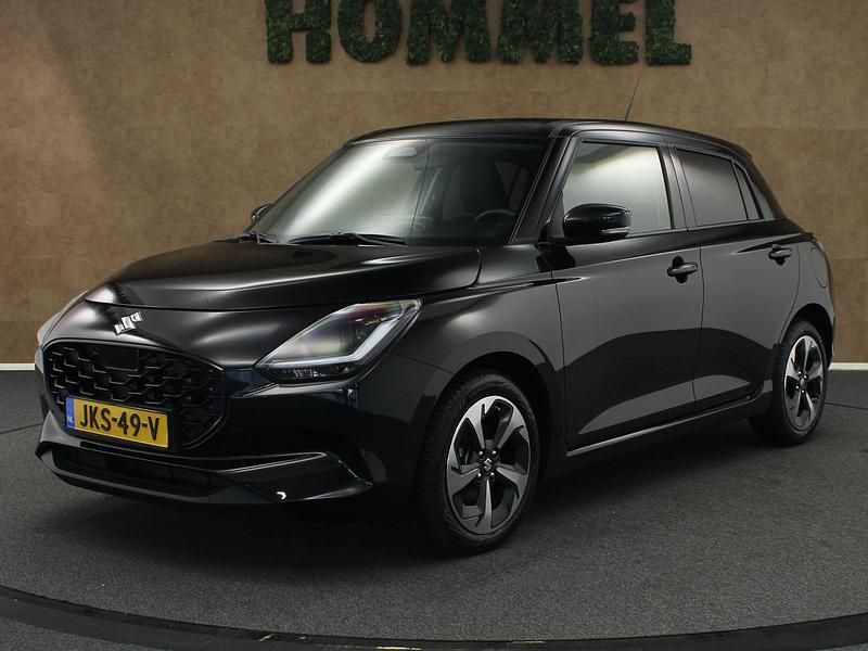 Zwart Gebruikt 2025 Suzuki Swift Style Hatchback | € 22.645 (Eerlijke prijs) - Afbeelding 1/4