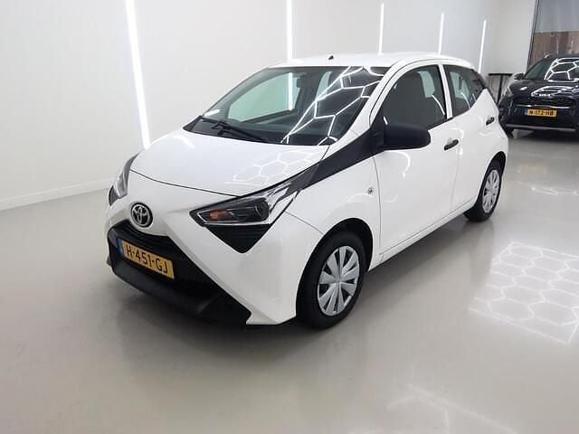 Wit Gebruikt 2020 Toyota Aygo Hatchback | € 7.950 (Goede deal) - Afbeelding 1/3