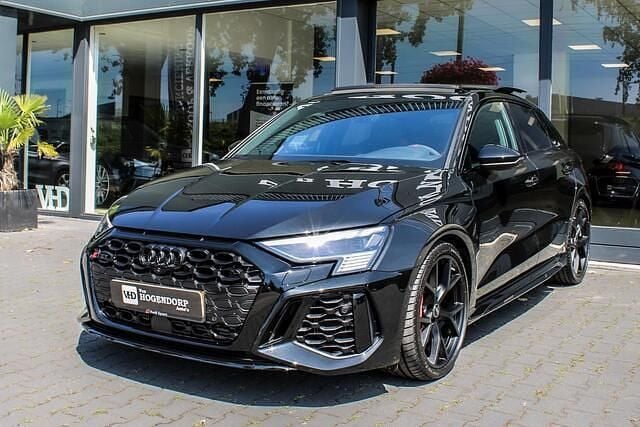 Zwart Gebruikt 2024 Audi RS3 Performance Hatchback | € 85.950 (Duur) - Afbeelding 1/4