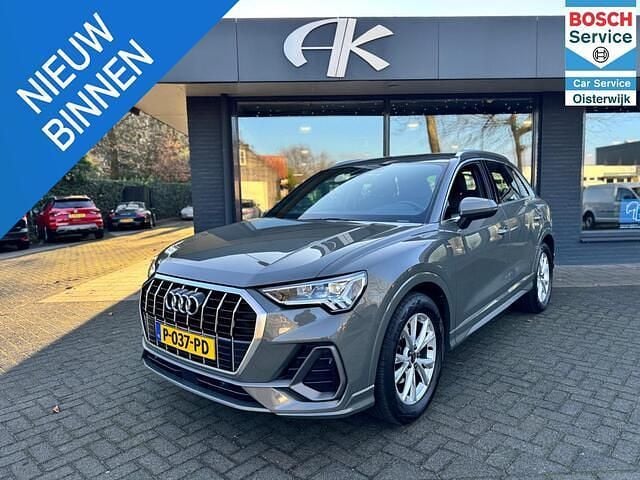 Grijs (metallic) Gebruikt 2022 Audi Q3 Ambiente SUV | € 35.880 (Goede deal) - Afbeelding 1/4