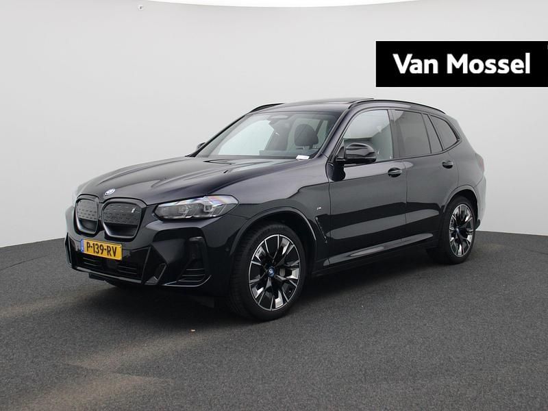 Zwart Gebruikt 2022 BMW iX3 Executive SUV | € 41.945 (Eerlijke prijs) - Afbeelding 1/4
