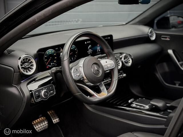 Occasion Mercedes A180 AMG 136 PK (100 kW) 2022 Zwart Hatchback