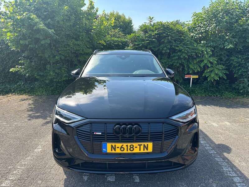 Zwart Gebruikt 2021 Audi e-tron SUV | € 35.000 (Super prijs) - Afbeelding 1/4