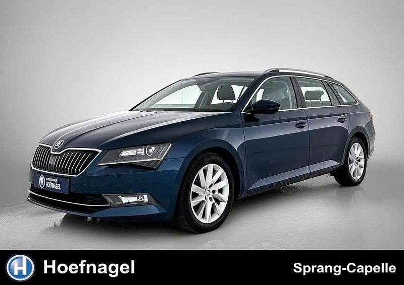 Blauw, metallic lak Gebruikt 2017 Skoda Superb Business Line Stationwagen | € 18.900 (Goede deal) - Afbeelding 1/3