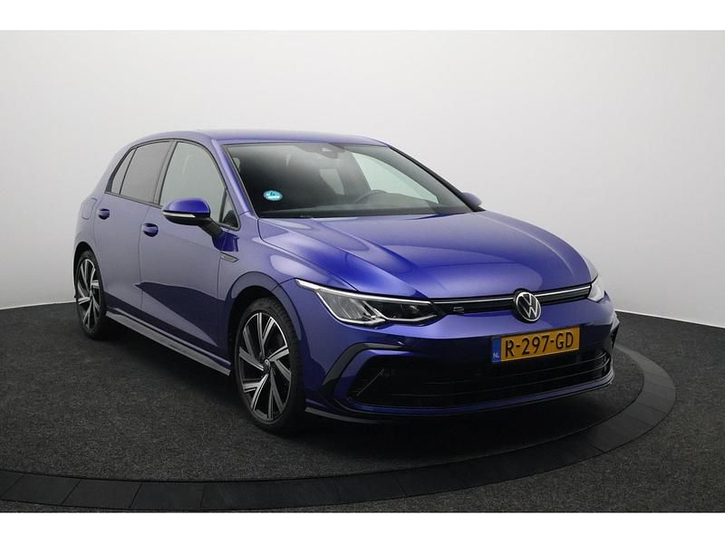 Occasion VW Golf VIII R-line 131 PK (96 kW) 2022 Blauw (metallic) Hatchback