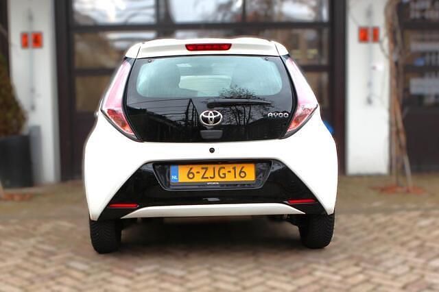 Occasion Toyota Aygo X-play 69 PK (50 kW) 2015 Wit Hatchback