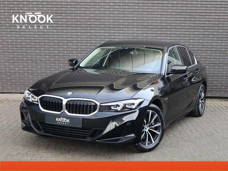 Zwart Occasion 2023 BMW 320e Executive Sedan | € 34.450 (Iets duurder) - Afbeelding 1/4