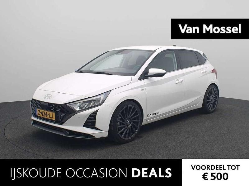 Wit Occasion 2024 Hyundai i20 Premium Hatchback | € 20.940 (Eerlijke prijs) - Afbeelding 1/4
