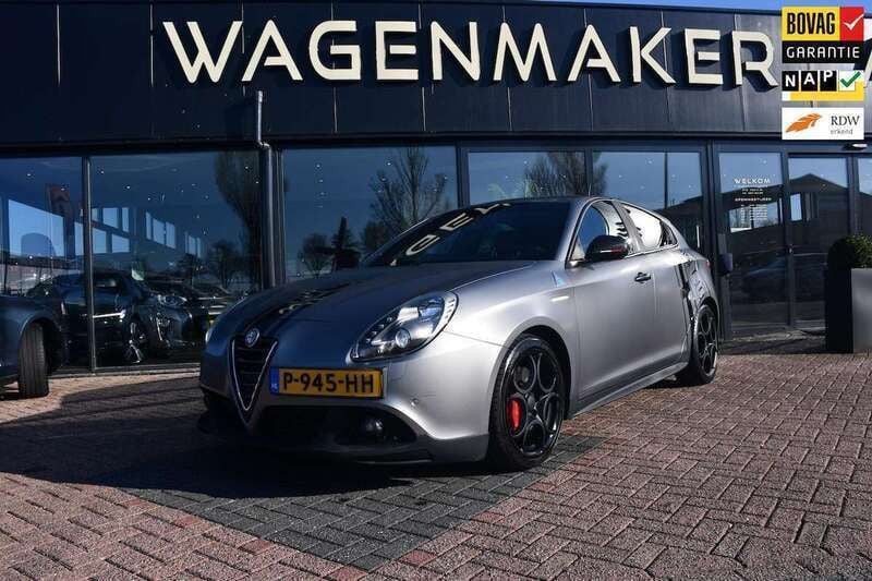 Grijs Gebruikt 2015 Alfa Romeo Giulietta Quadrifoglio Verde Hatchback | € 15.950 (Eerlijke prijs) - Afbeelding 1/4