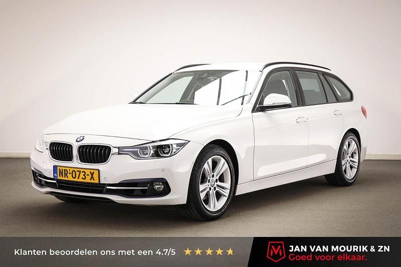 Wit Gebruikt 2016 BMW 318 Executive Stationwagen | € 19.195 - Afbeelding 1/4