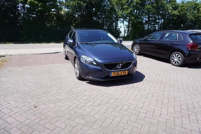 Blauw Gebruikt 2015 Volvo V40 Momentum Stationwagen | € 9.994 (Eerlijke prijs) - Afbeelding 1/4