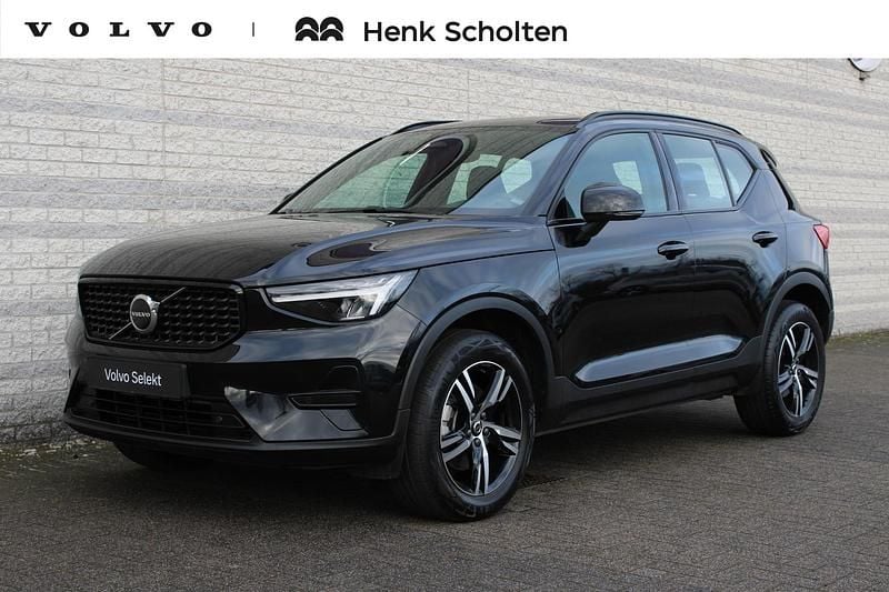 Zwart Occasion 2024 Volvo XC40 Plus SUV | € 42.950 (Eerlijke prijs) - Afbeelding 1/4