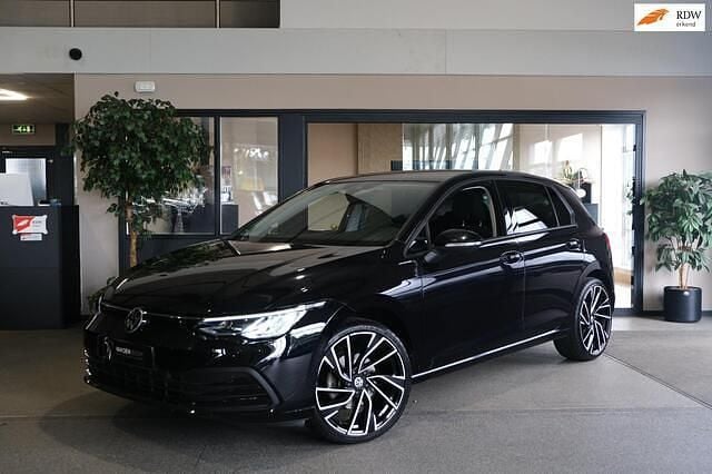 Zwart, metallic lak Gebruikt 2020 VW Golf VIII Life Hatchback | € 20.950 (Eerlijke prijs) - Afbeelding 1/4