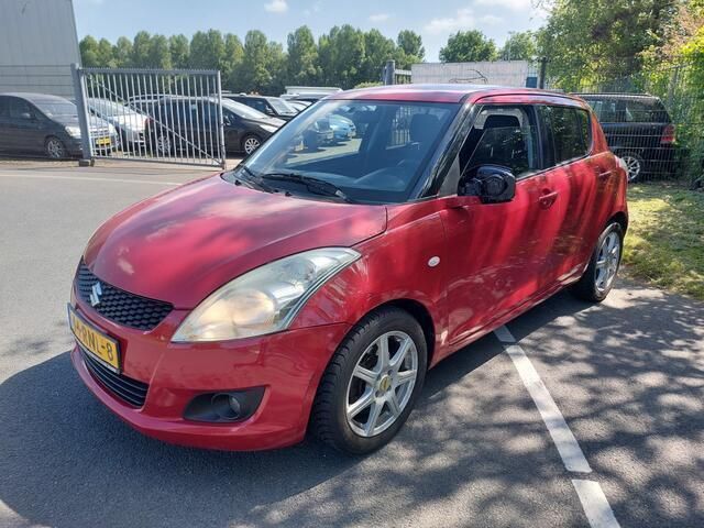Rood Gebruikt 2011 Suzuki Swift Exclusive Hatchback | € 1.950 (Iets duurder) - Afbeelding 1/4