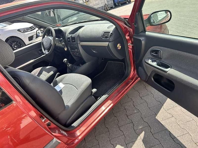 Rood Gebruikt 2004 Renault Clio II Hatchback | € 1.250 (Duur) - Afbeelding 1/4