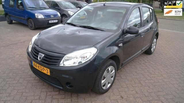 Grijs Gebruikt 2009 Dacia Sandero Ambiance Hatchback | € 2.950 (Eerlijke prijs) - Afbeelding 1/4