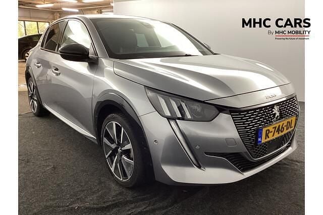 Grijs (metallic) Gebruikt 2021 Peugeot e-208 GTi Hatchback | € 16.700 (Eerlijke prijs) - Afbeelding 1/4