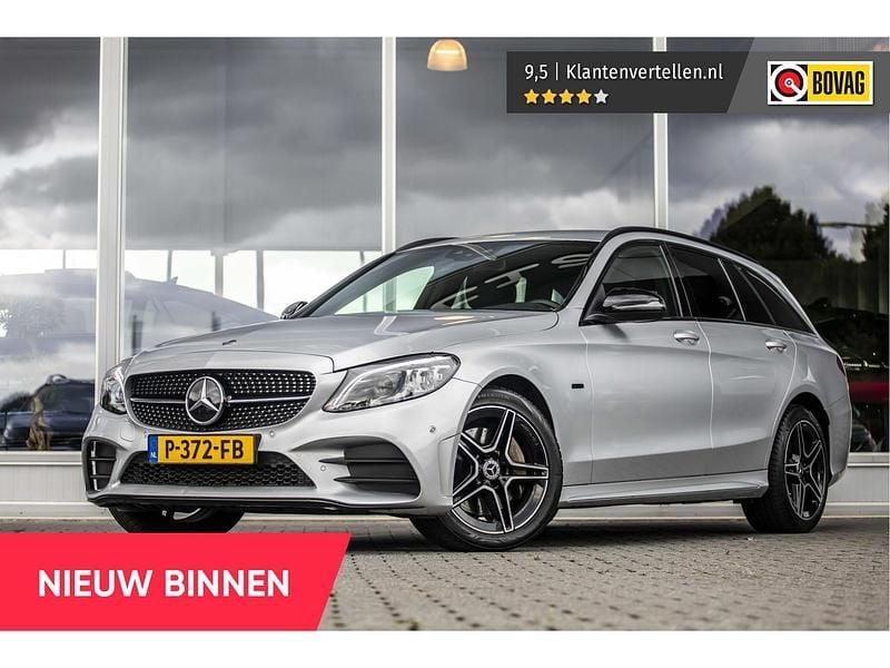 Grijs, metallic lak Gebruikt 2021 Mercedes C300 AMG Stationwagen | € 30.850 (Super prijs) - Afbeelding 1/4