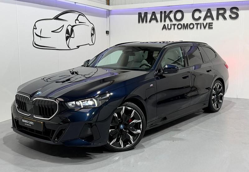 Blauw Gebruikt 2024 BMW 530e M Sport Stationwagen | € 59.995 - Afbeelding 1/4