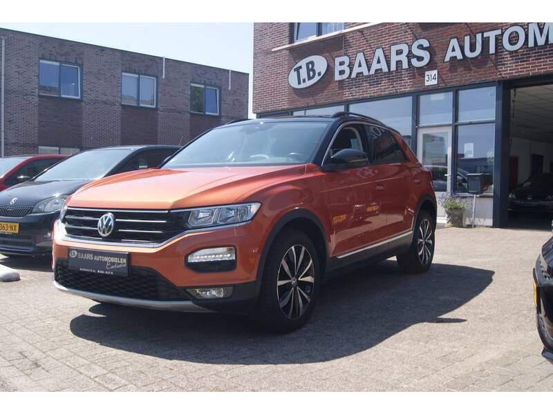 Oranje Gebruikt 2018 VW T-Roc Style SUV | € 19.950 (Eerlijke prijs) - Afbeelding 1/4