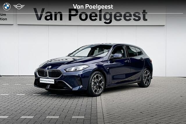 Bmw individual tansanit metallic (c3z) (metallic) Nieuw 2025 BMW 120 M Sport Hatchback | € 50.212 (Goede deal) - Afbeelding 1/4