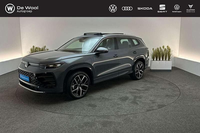 Grijs Nieuw 2025 VW Tayron R-line Edition SUV | € 58.395 (Super prijs) - Afbeelding 1/3