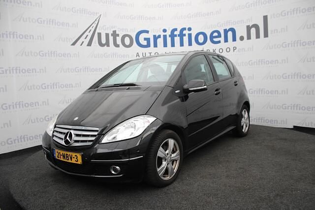 Zwart (metallic) Gebruikt 2010 Mercedes A180 Avantgarde MPV | € 4.790 (Eerlijke prijs) - Afbeelding 1/4