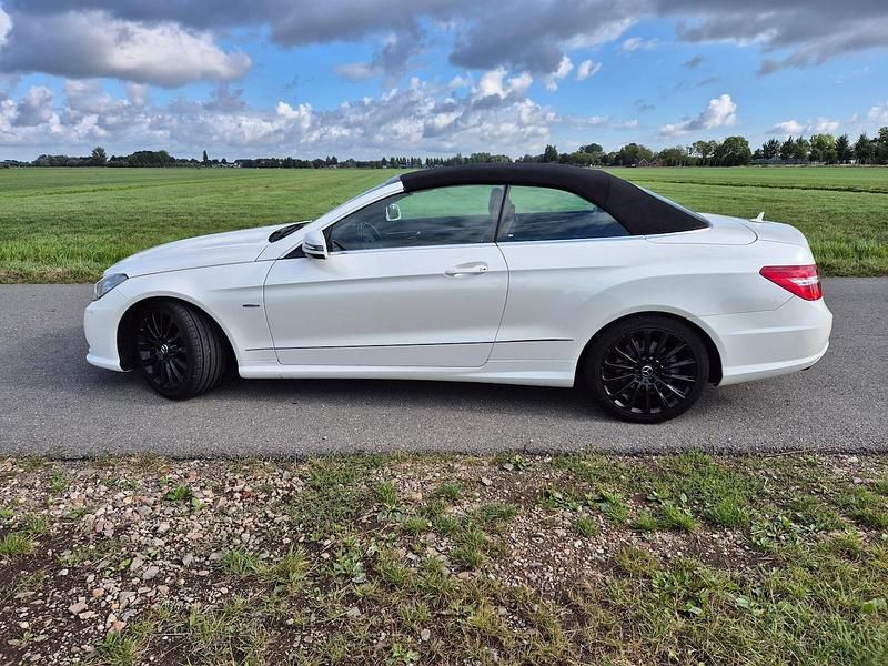 Wit Gebruikt 2011 Mercedes E200 Avantgarde Cabriolet | € 18.850 (Eerlijke prijs) - Afbeelding 1/4