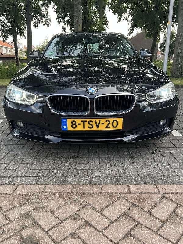 Zwart Gebruikt 2014 BMW 316 Executive Sedan | € 10.699 (Goede deal) - Afbeelding 1/4