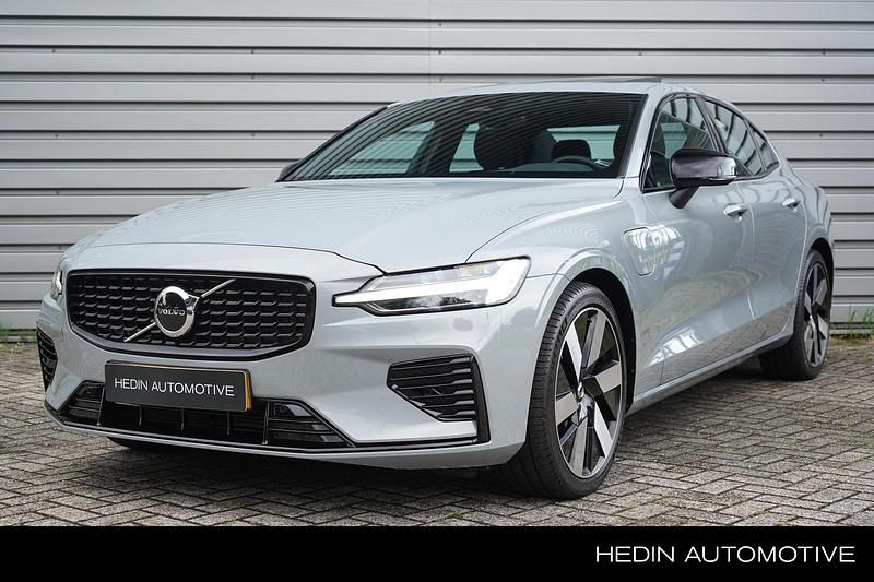 Grijs, metallic lak Gebruikt 2024 Volvo S60 Plus Sedan | € 44.995 (Eerlijke prijs) - Afbeelding 1/4