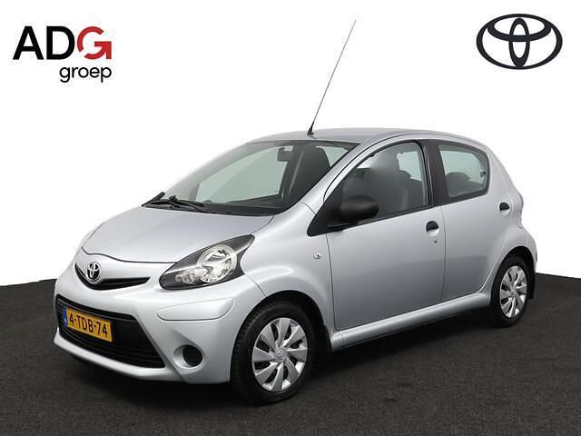 Grijs Occasion 2014 Toyota Aygo Hatchback | € 5.950 (Eerlijke prijs) - Afbeelding 1/4