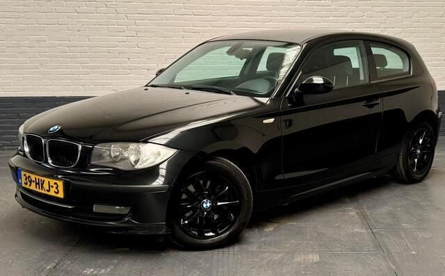 Zwart Gebruikt 2009 BMW 118 Hatchback | € 1.500 (Eerlijke prijs) - Afbeelding 1/4