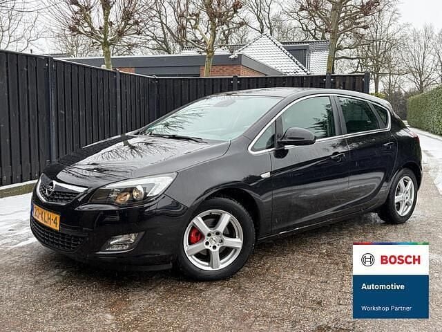 Zwart Occasion 2010 Opel Astra Sport Hatchback | € 3.450 (Eerlijke prijs) - Afbeelding 1/4