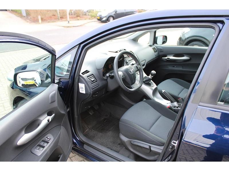 Occasion Toyota Auris 132 PK (97 kW) 2011 Blauw Hatchback