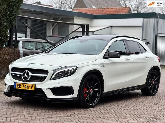 Wit Occasion 2015 Mercedes GLA45 AMG AMG SUV | € 18.450 (Goede deal) - Afbeelding 1/4