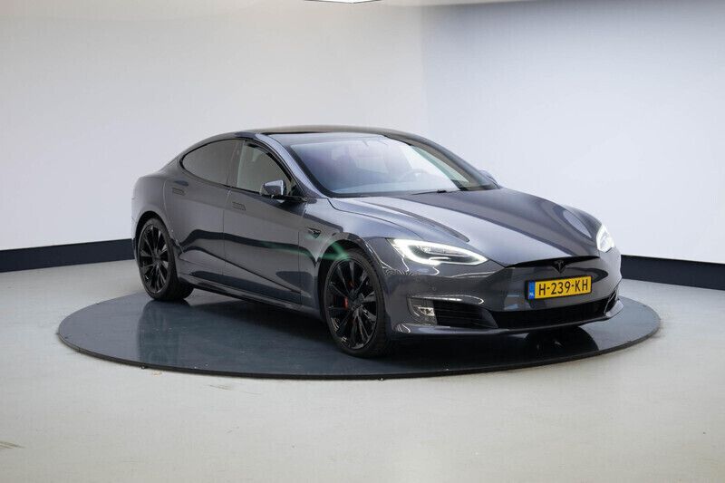 Grijs Gebruikt 2020 Tesla Model S Performance Sedan | € 52.945 - Afbeelding 1/4