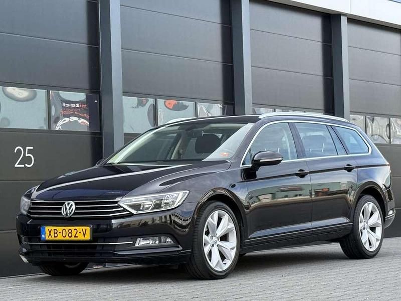 Zwart Gebruikt 2015 VW Passat Stationwagen | € 7.450 (Goede deal) - Afbeelding 1/4