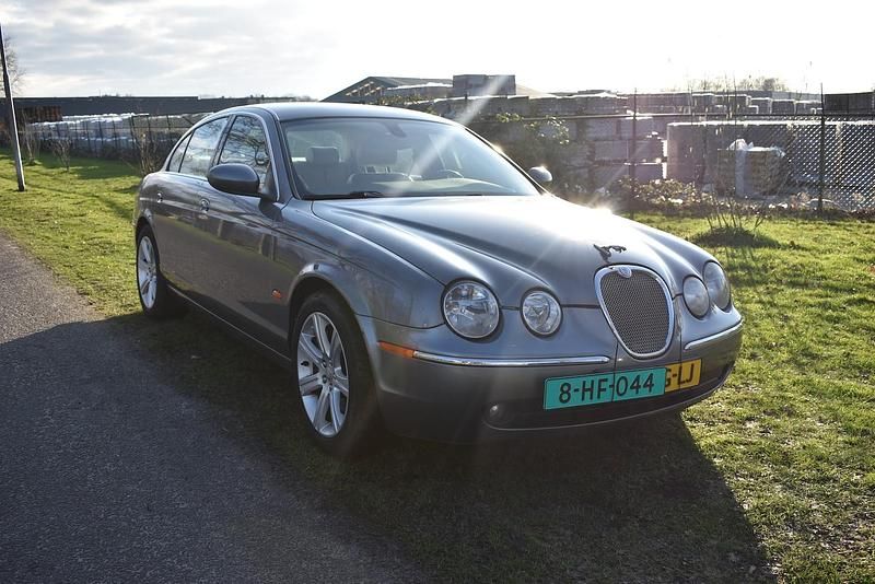 Grijs (metallic) Gebruikt 2006 Jaguar S-Type Executive Sedan | € 3.150 (Goede deal) - Afbeelding 1/3