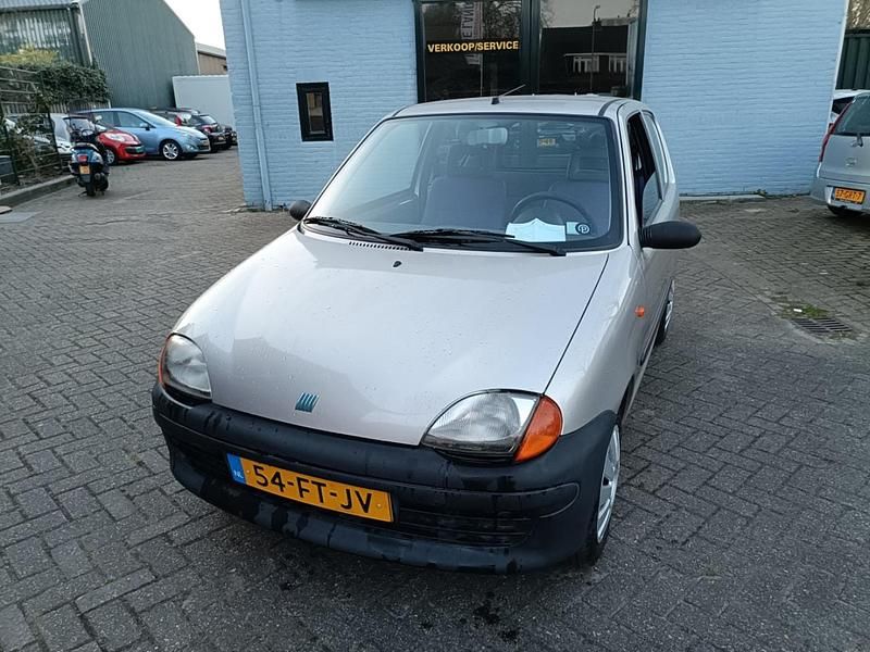 Grijs (metallic) Gebruikt 2000 Fiat Seicento Young Hatchback | € 1.250 (Iets duurder) - Afbeelding 1/4