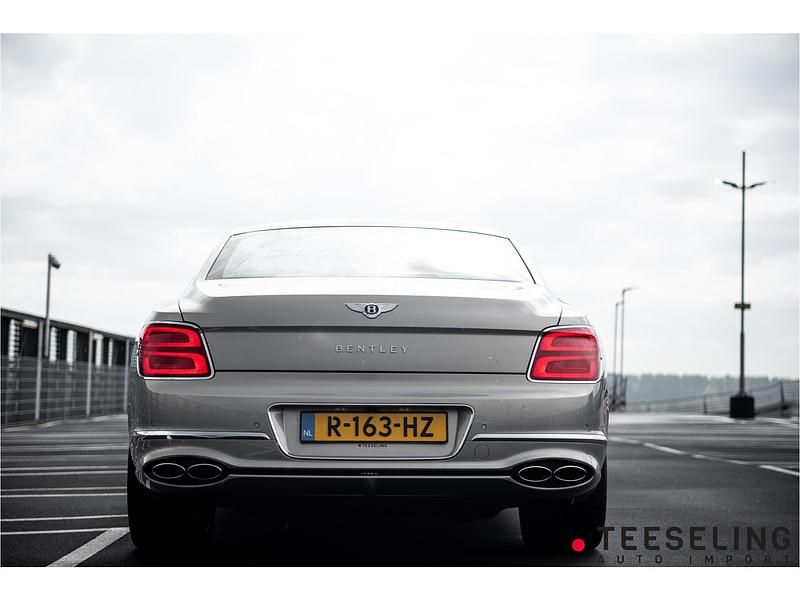 Occasion Bentley Flying Spur 552 PK (405 kW) 2021 Grijs Sedan