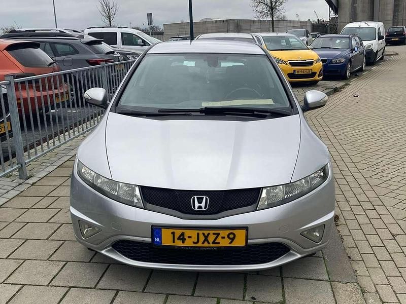 Zilver Gebruikt 2009 Honda Civic Hatchback | € 6.200 (Goede deal) - Afbeelding 1/4