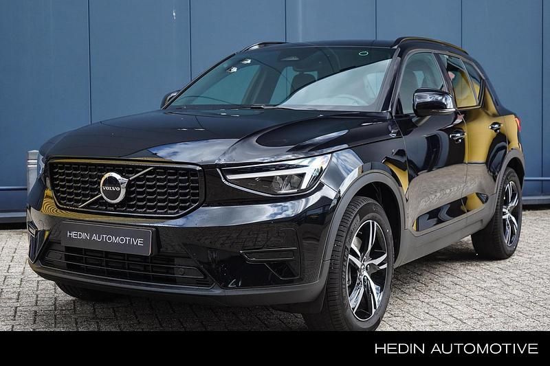 Zwart Gebruikt 2025 Volvo XC40 Plus SUV | € 49.995 (Iets duurder) - Afbeelding 1/4