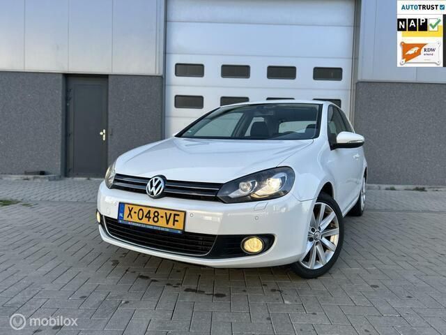 Wit Gebruikt 2010 VW Golf VI Highline Hatchback | € 7.749 (Eerlijke prijs) - Afbeelding 1/4