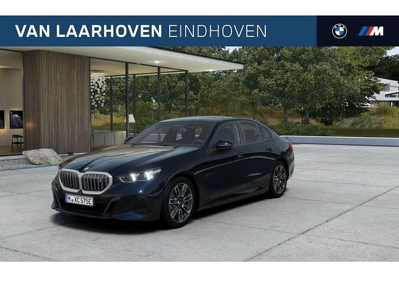 Zwart Nieuw 2025 BMW i5 M Sport Sedan | € 74.943 - Afbeelding 1/4