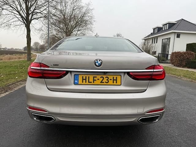 Occasion BMW 750 Executive 449 PK (330 kW) 2016 Grijs Sedan