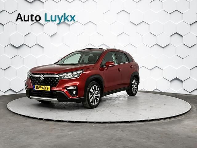 Rood Gebruikt 2023 Suzuki SX4 S-Cross Style SUV | € 26.940 (Eerlijke prijs) - Afbeelding 1/4