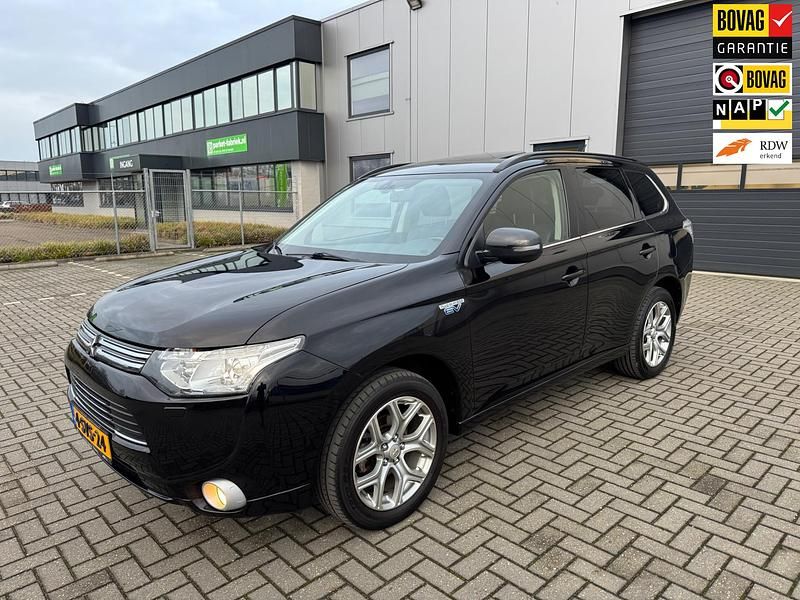 Zwart Gebruikt 2013 Mitsubishi Outlander P-HEV Instyle SUV | € 10.999 (Eerlijke prijs) - Afbeelding 1/4