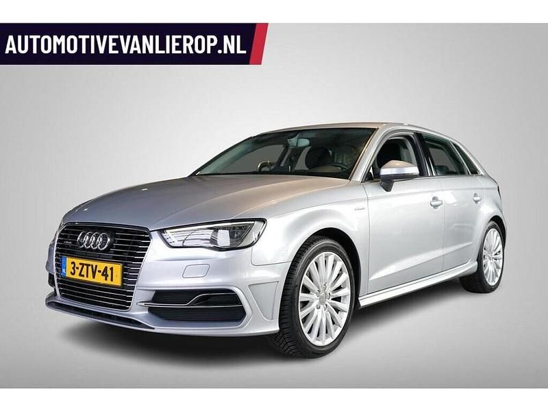 Grijs Gebruikt 2015 Audi A3 Ambition Hatchback | € 11.495 (Goede deal) - Afbeelding 1/4