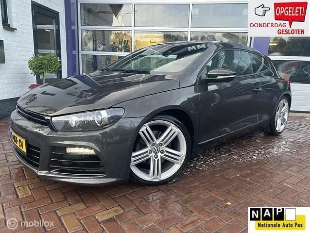 Zwart Gebruikt 2009 VW Scirocco Coupé | € 8.499 (Eerlijke prijs) - Afbeelding 1/4