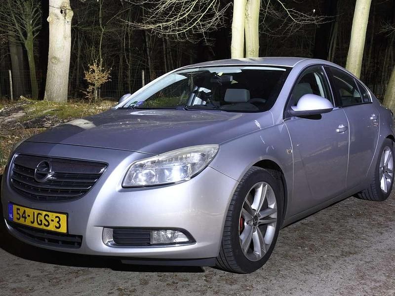 Grijs Gebruikt 2009 Opel Insignia Sport Sedan | € 6.999 (Duur) - Afbeelding 1/4